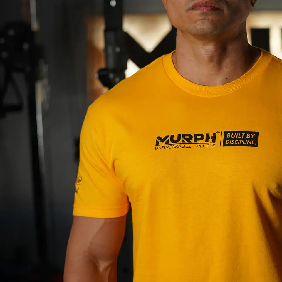 Remera Regular Fit Built By Discipline - Amarillo 3