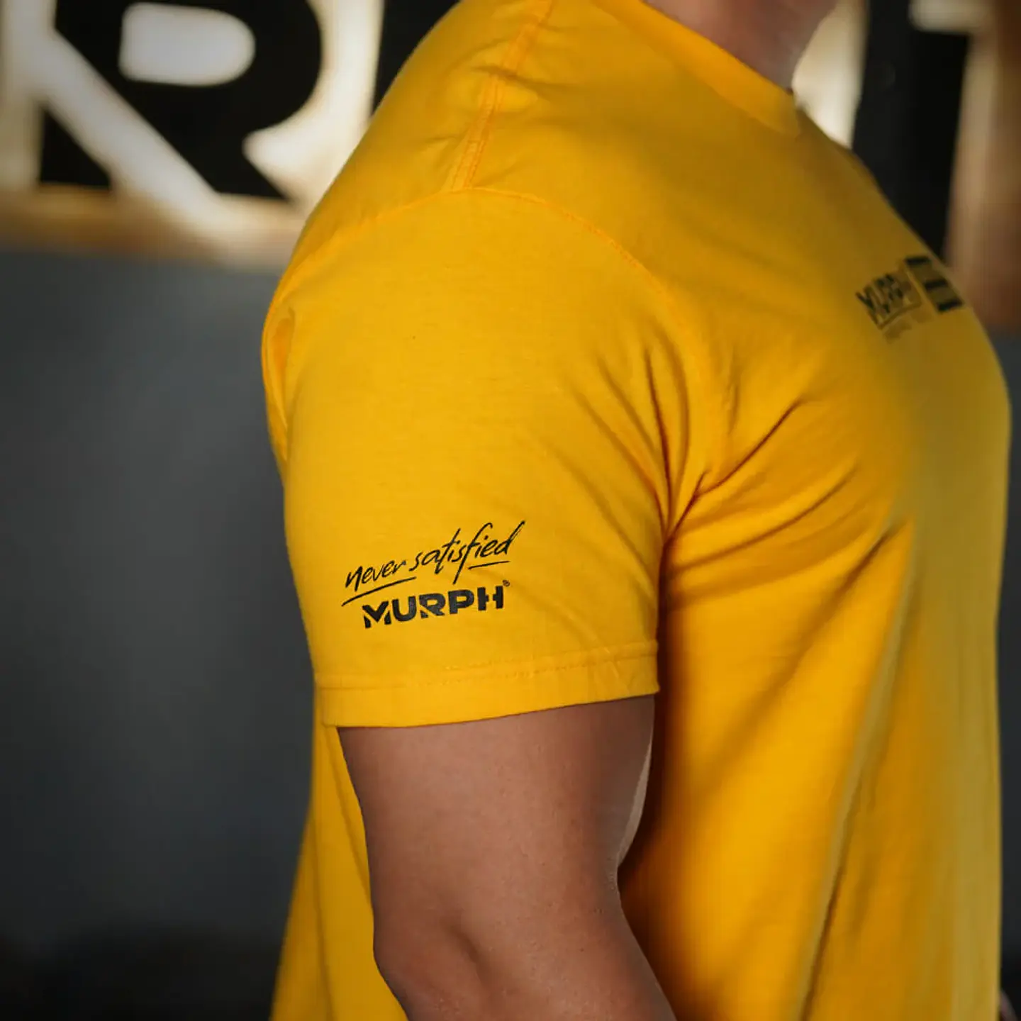 Remera Regular Fit Built By Discipline - Amarillo 4