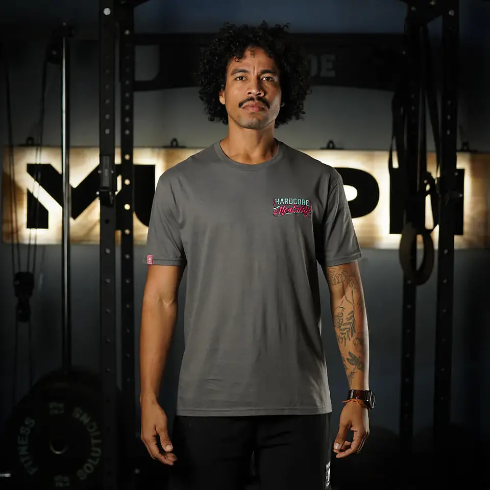 Remera Regular Fit Hardcore Mentality - Gris Charcoal 2