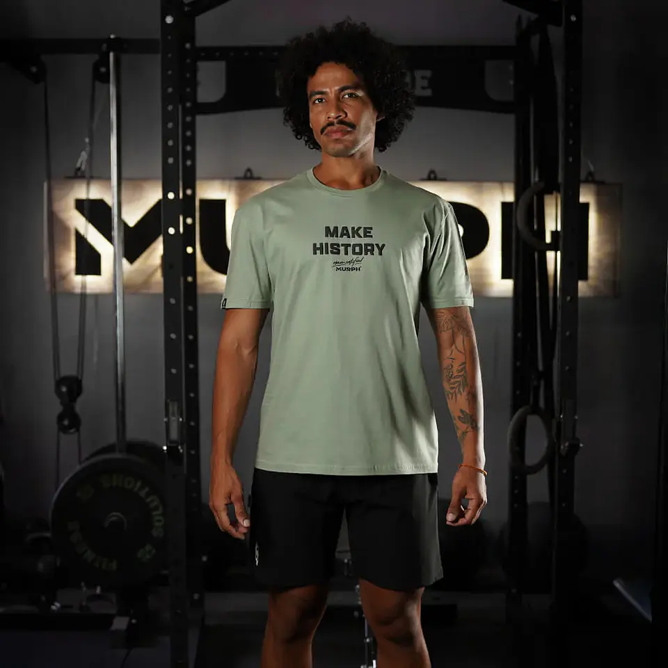 Remera Regular Fit Make History - Mossy Gray 5