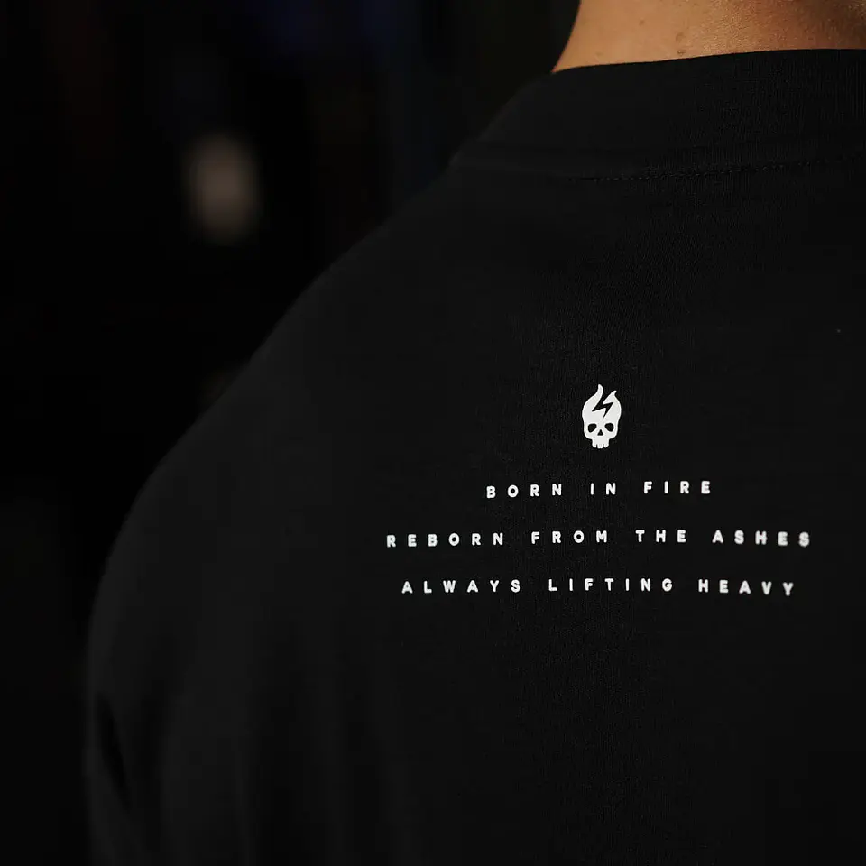 Remera Oversize ICON BORN IN FIRE - Negro 5