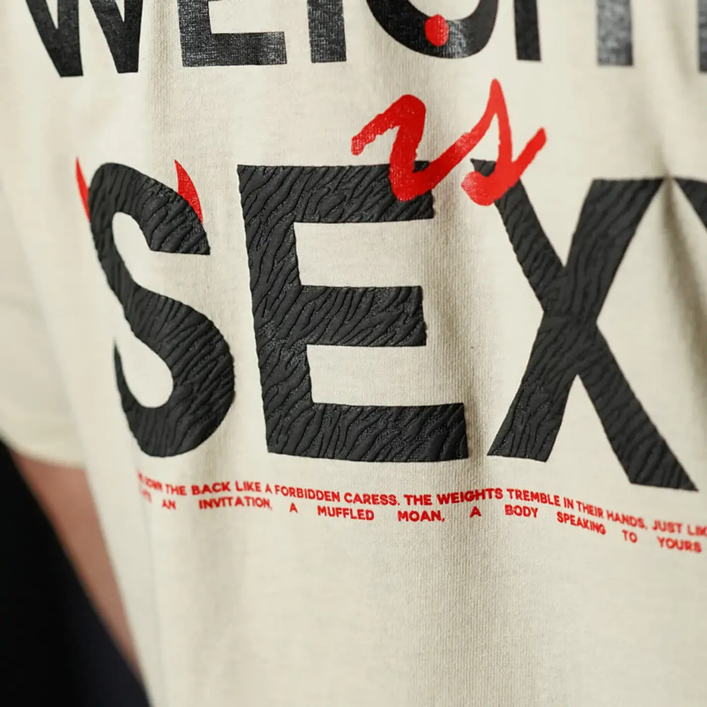 Remera Oversize Lifting Weights Is SEXY - Sweet Cream 4