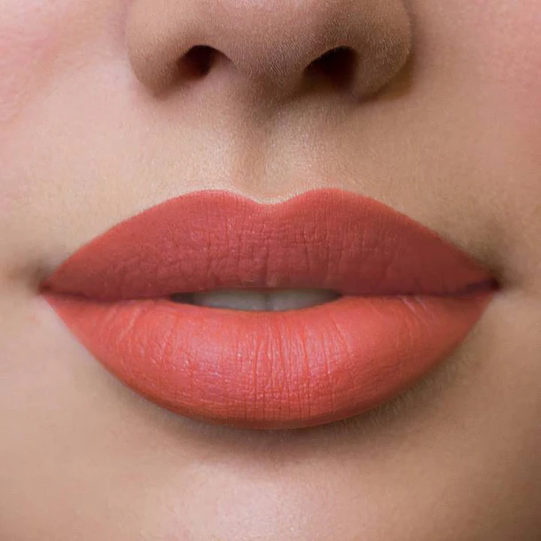 Labial Vogue Resist a Prueba de Besos 14 Hrs Tono Soñadora  3