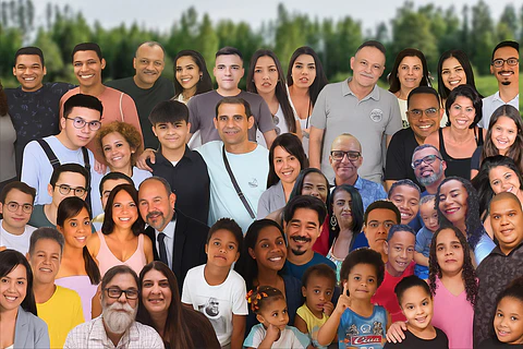 “Nem sempre dá pra reunir todo mundo, mas nas lembranças dá pra ter todos juntinhos 💕 Transforme suas fotos em uma linda montagem de família — mesmo com quem já partiu ou mora longe. 👉 Encomende 