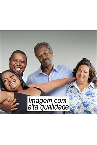 Restauramos memórias especiais. Nesta montagem adicionamos um casal de uma foto antiga à foto atual da família, criando uma lembrança única.