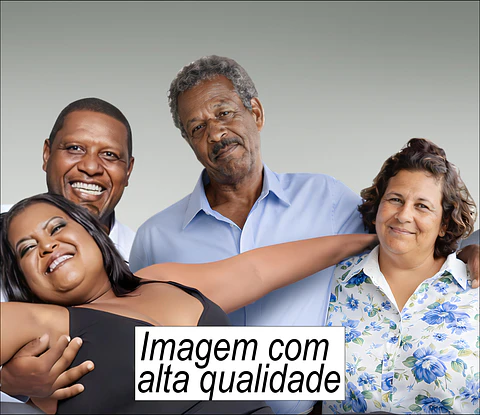 Restauramos memórias especiais. Nesta montagem adicionamos um casal de uma foto antiga à foto atual da família, criando uma lembrança única.