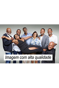Restauramos memórias especiais. Nesta montagem adicionamos um casal de uma foto antiga à foto atual da família, criando uma lembrança única.