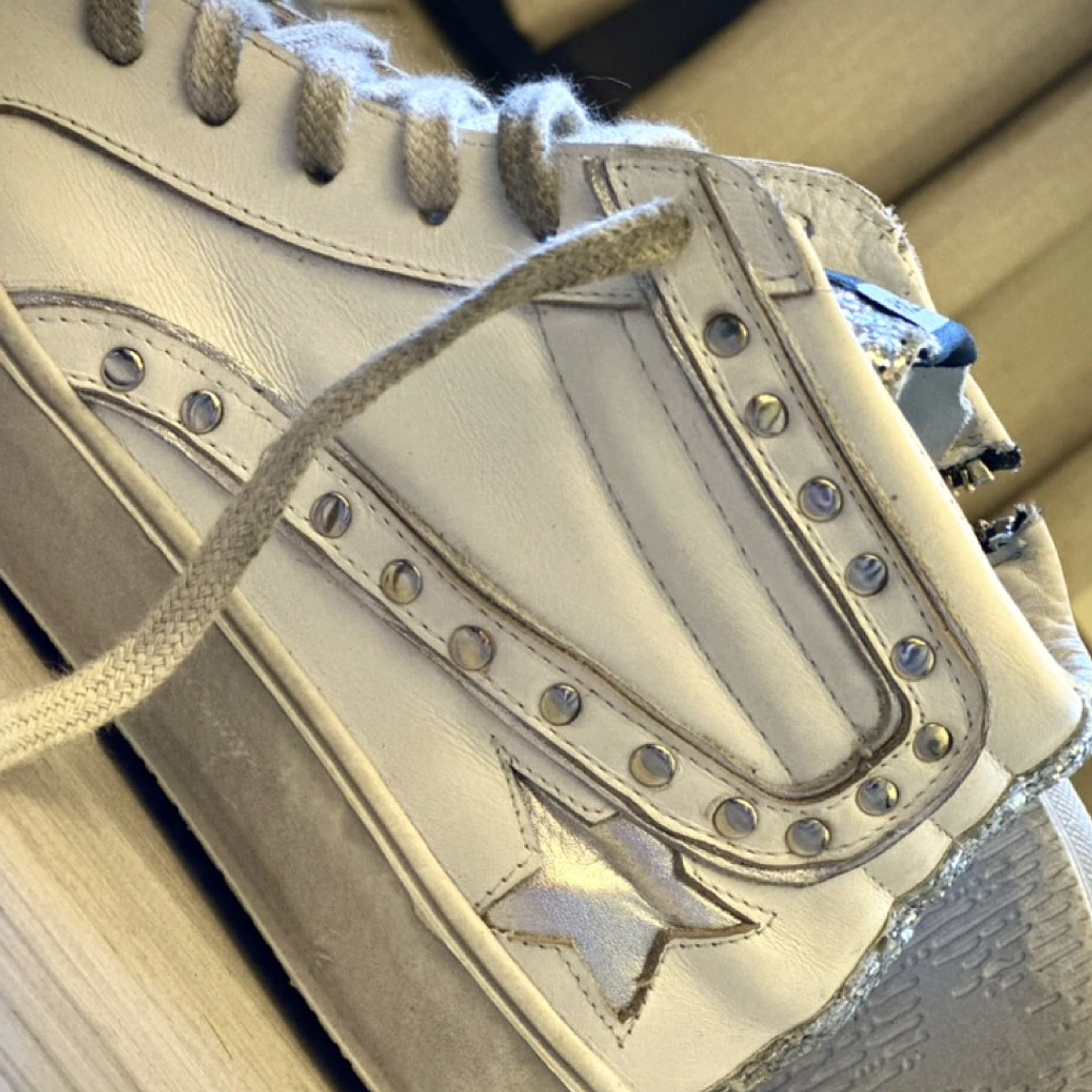 Kiev Blanco Tachas 2