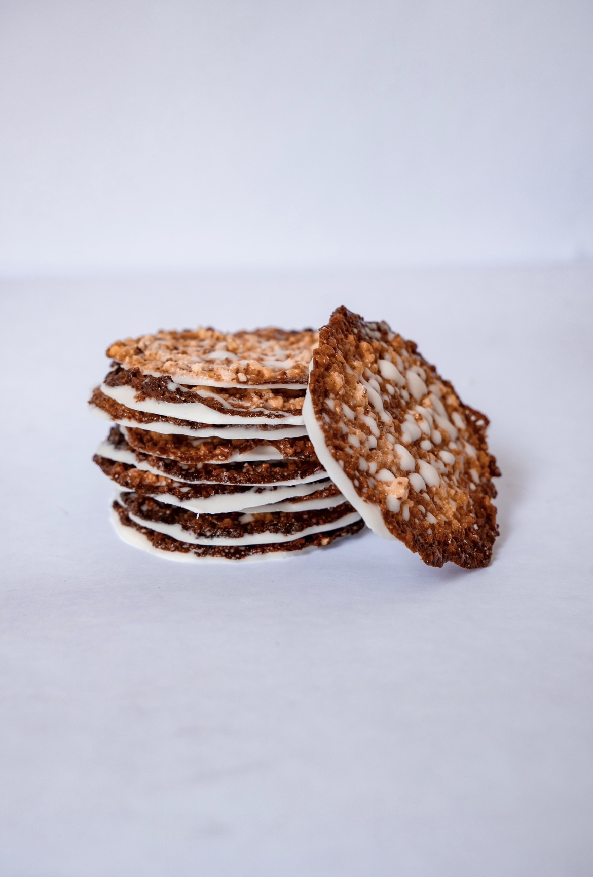 Paquete de 10 galletas de almendra y chocolate blanco 1