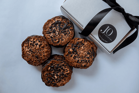 Caja 24 galletas de almendra, chocolate bitter