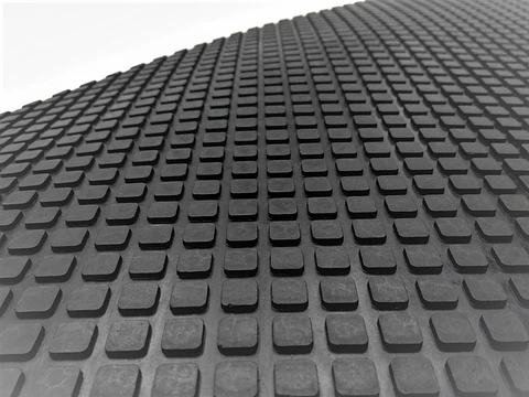 Piso para Establos Botones en medida 1830 x 1220 x 12 mm