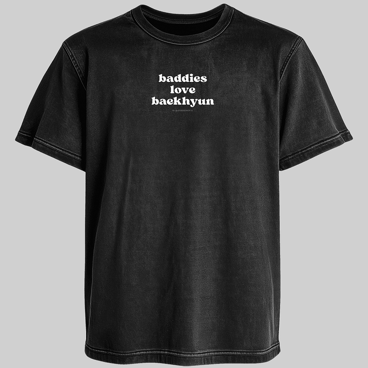Polera Diseño logo Baddies (b/n) - BAEKHYUN 2