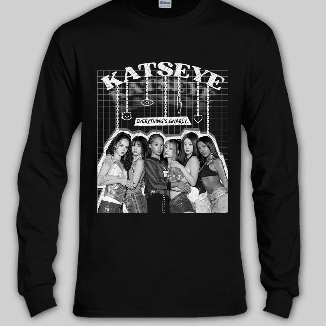 Polera Diseño Graphic (b/n) - KATSEYE 3