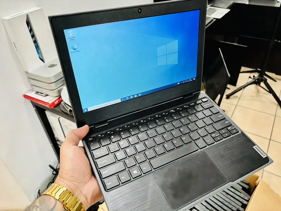 Laptop Lenovo Compacta Lista para Trabajar o Estudiar 1