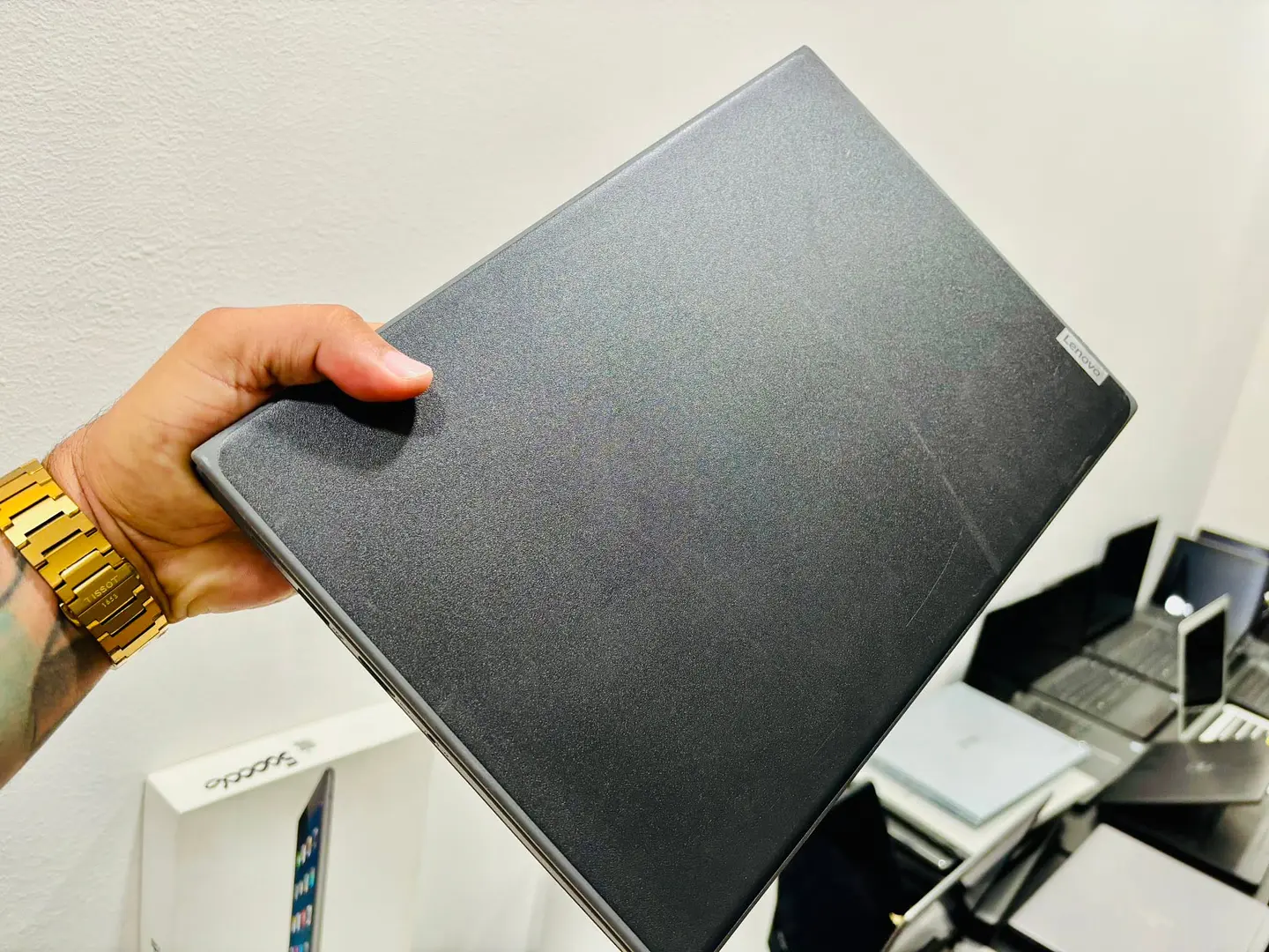 Laptop Lenovo Compacta Lista para Trabajar o Estudiar 6