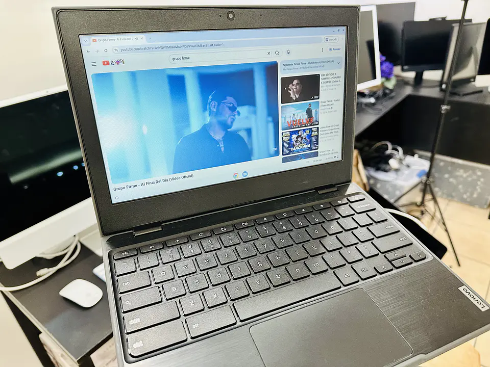 Laptop Chromebook con ChromeOS 8