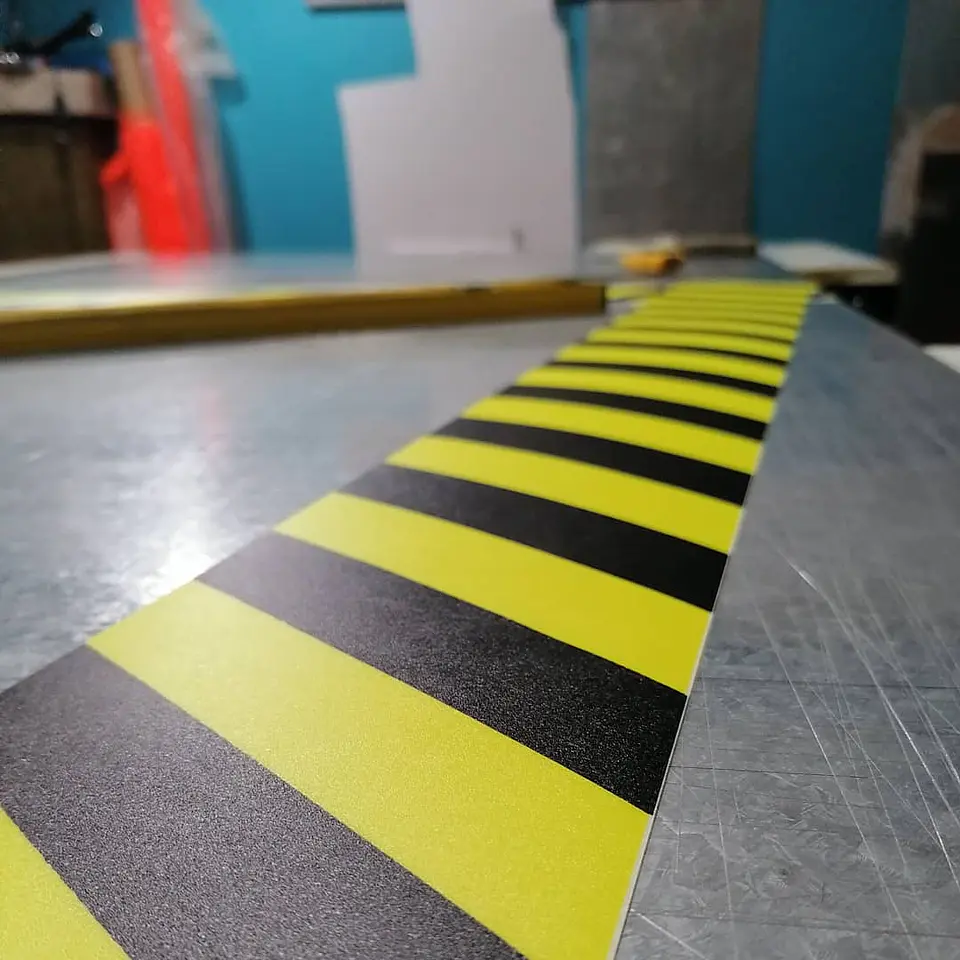 Adhesivo Floorgraphics para Pisos 2