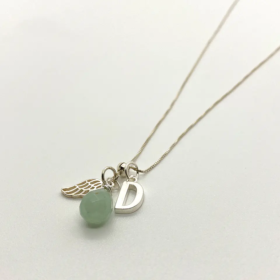 Collar Inicial Ala + Jade Verde 3