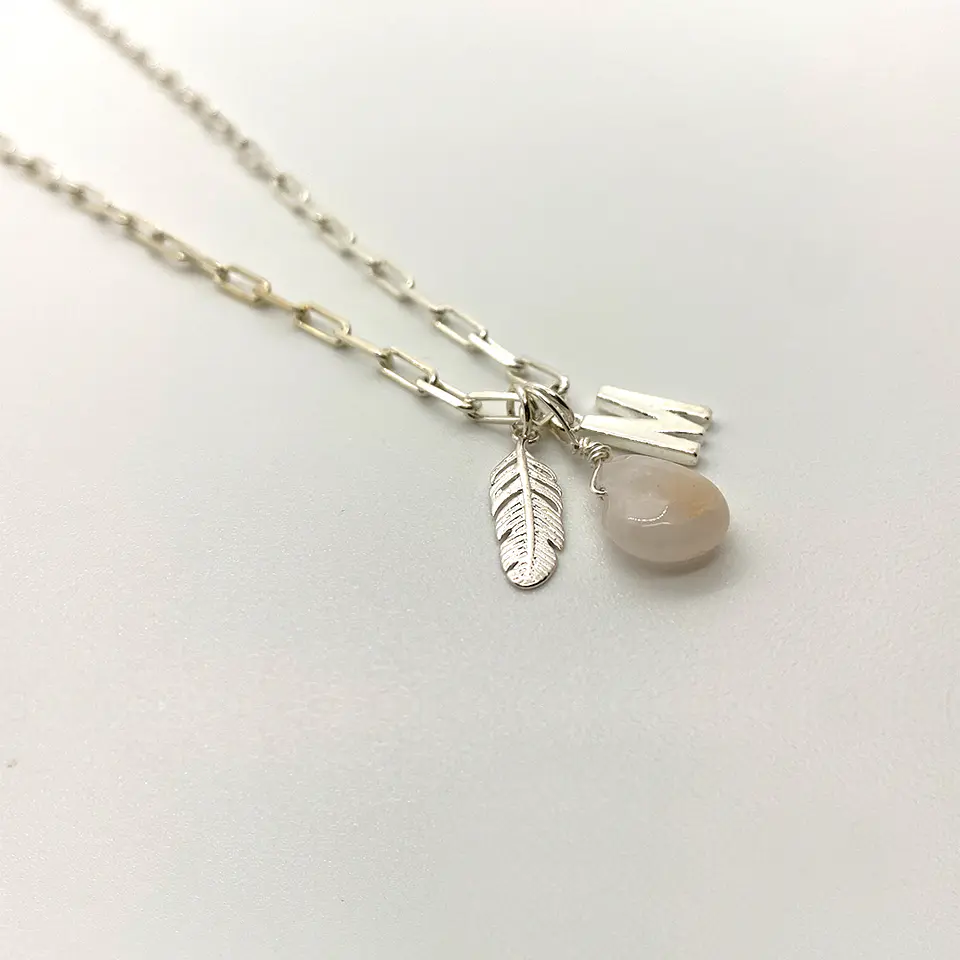 Collar Inicial Pluma + Piedra Natural 4