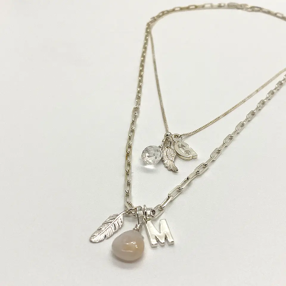 Collar Inicial Pluma + Piedra Natural 6