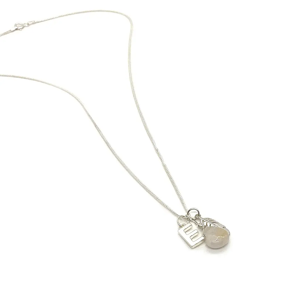 Collar Inicial + Pluma + Cuarzo Rosado 1