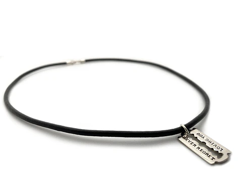 Collar Cuero Hoja Loving