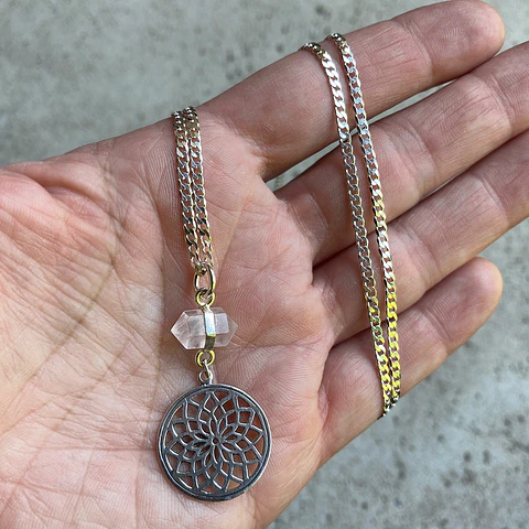 Collar Mandala Pendulo Cuarzo Rosado