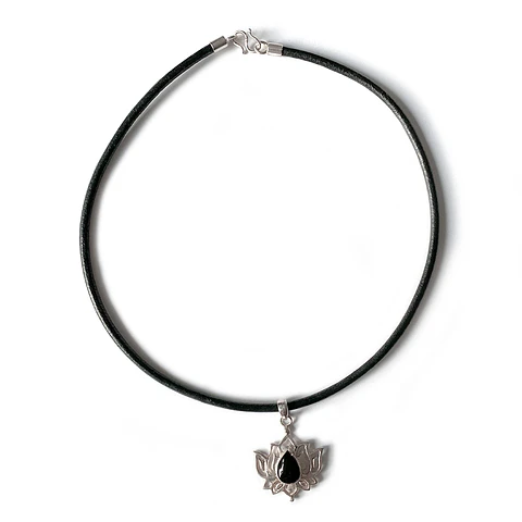 Collar Cuero Lotus Ónix