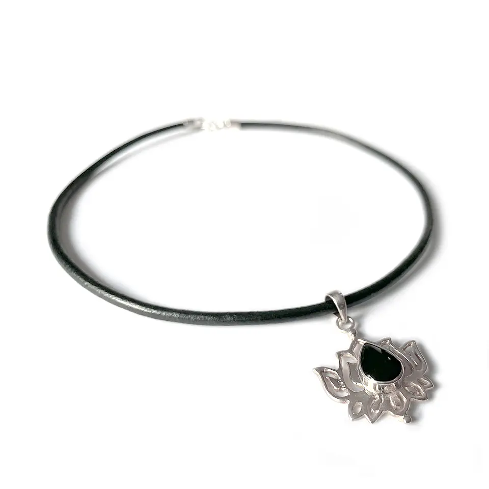 Collar Cuero Lotus Ónix 3