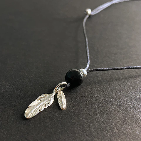 Collar Ónix Plumas