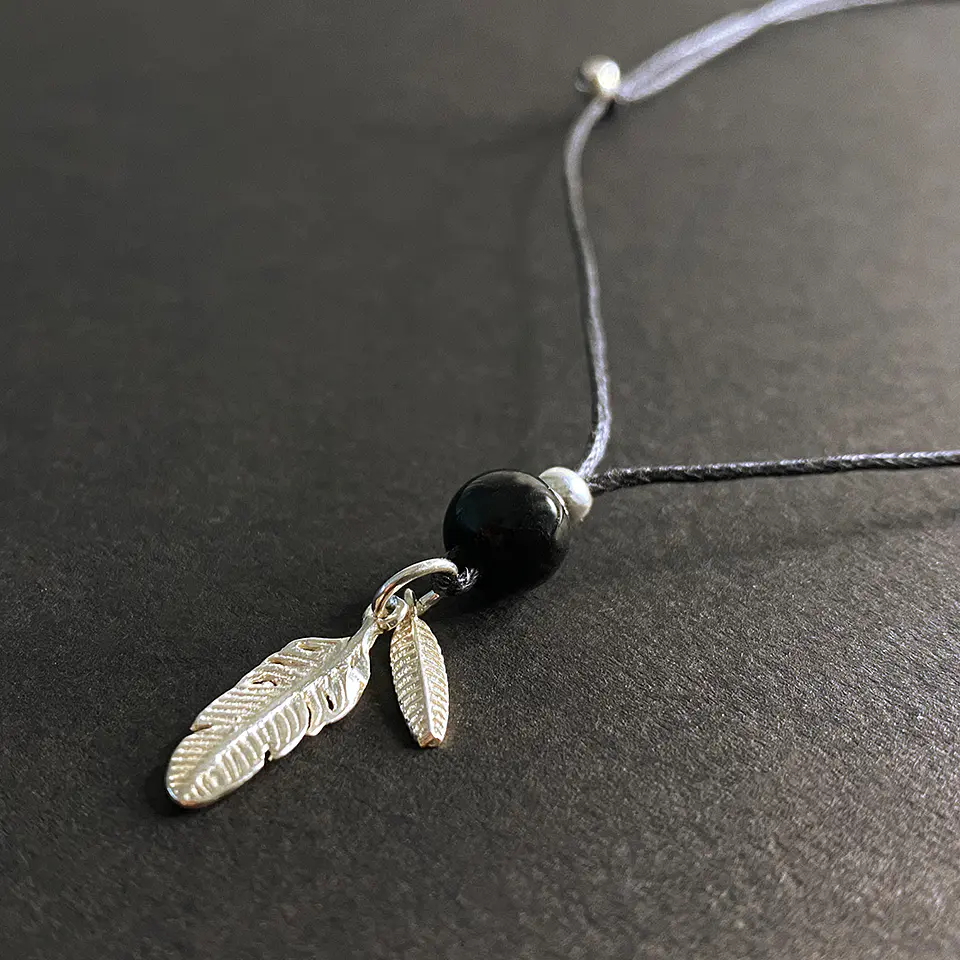 Collar Ónix Plumas 1