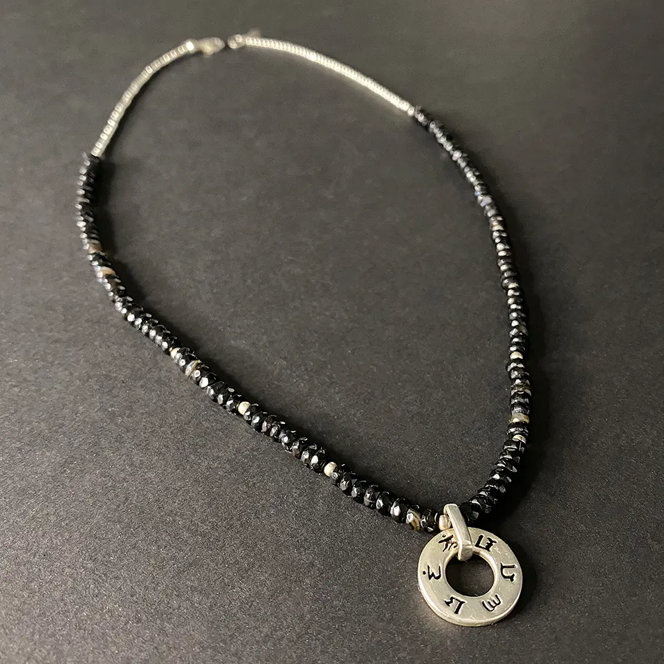 Collar Ágata Negra Mantra 4