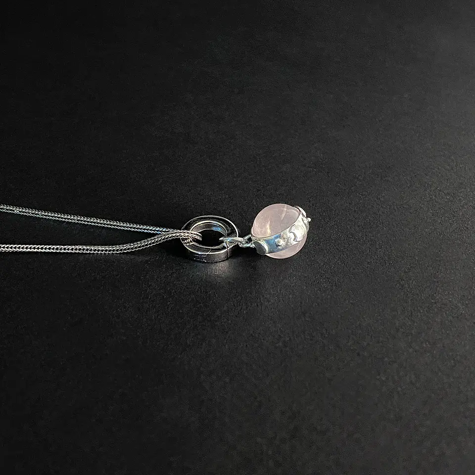 Collar Argolla Esfera Cuarzo Rosado 3