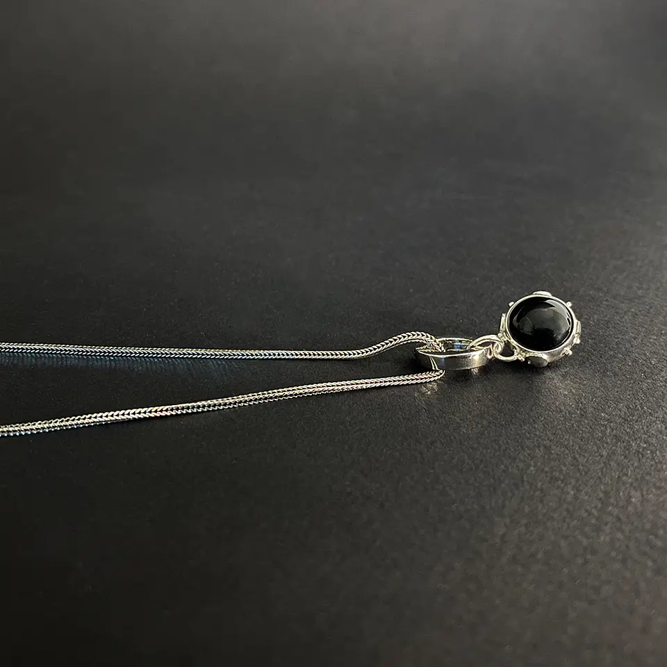 Collar Argolla Esfera Ónix 3