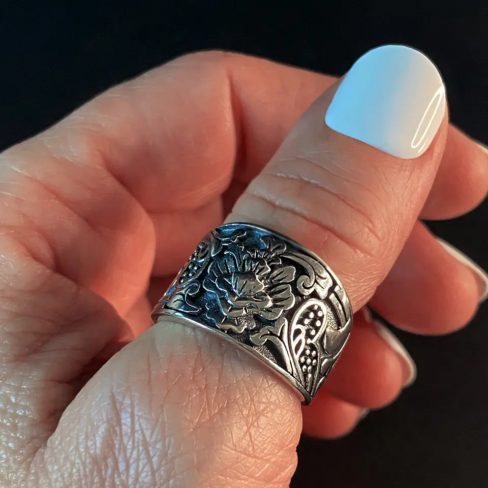Anillo Bajo Relieve Lotus 1