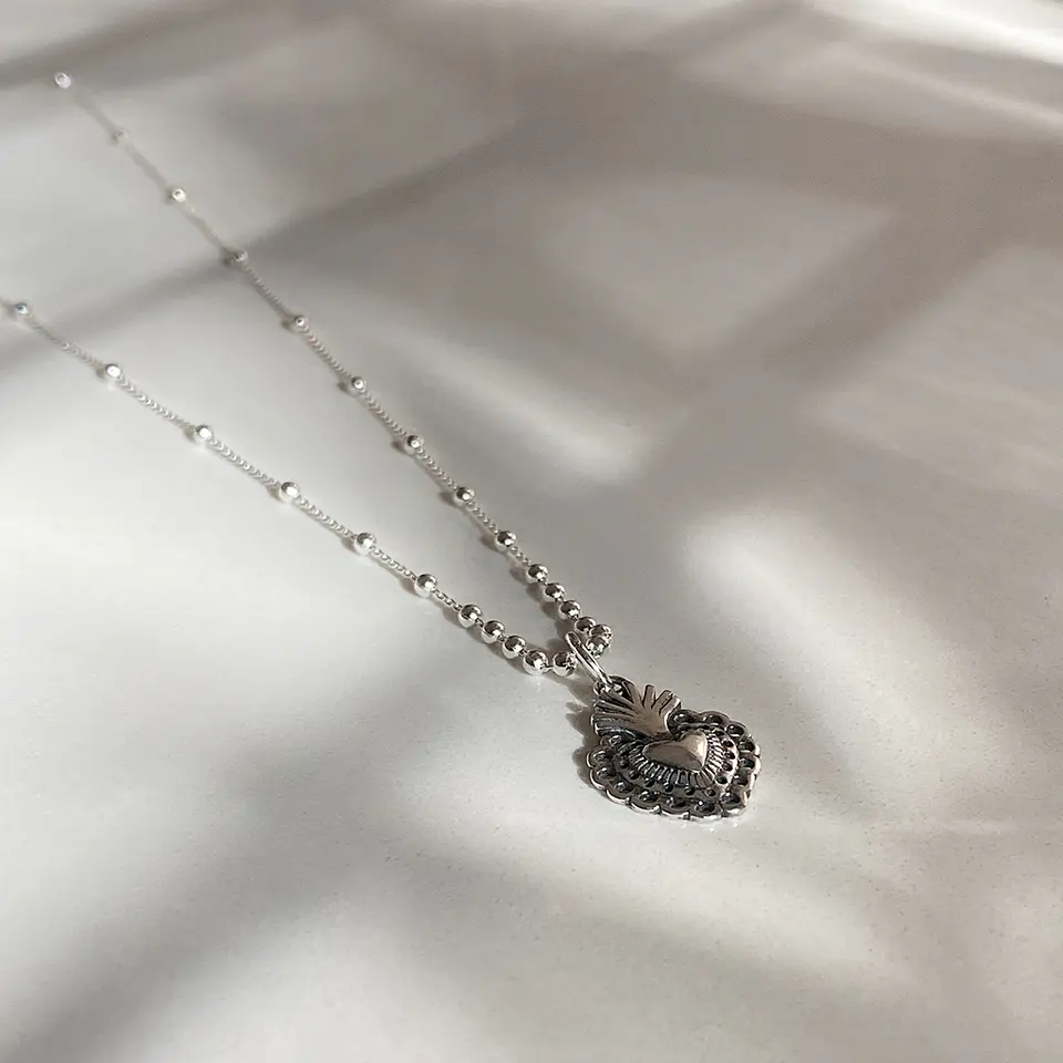 Collar Bolitas Corazón 3