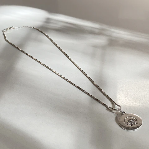 Collar Medalla Loto