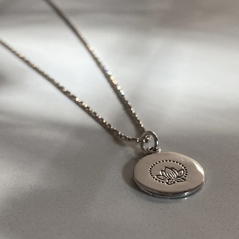 Collar Medalla Loto
