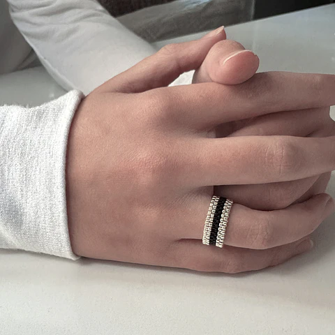 Anillo Miyuki Línea Negra