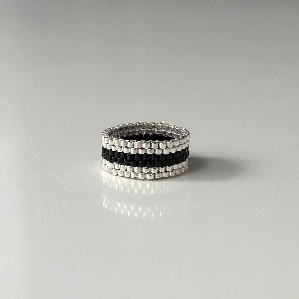 Anillo Miyuki Línea Negra 1
