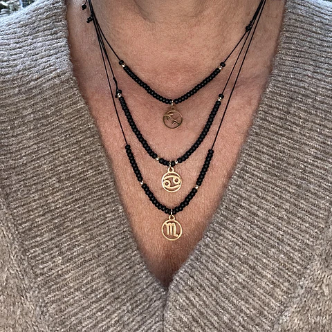 Collar Miyuki Signos Dorado