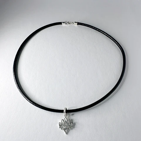 Collar Cuero Colgante Loto