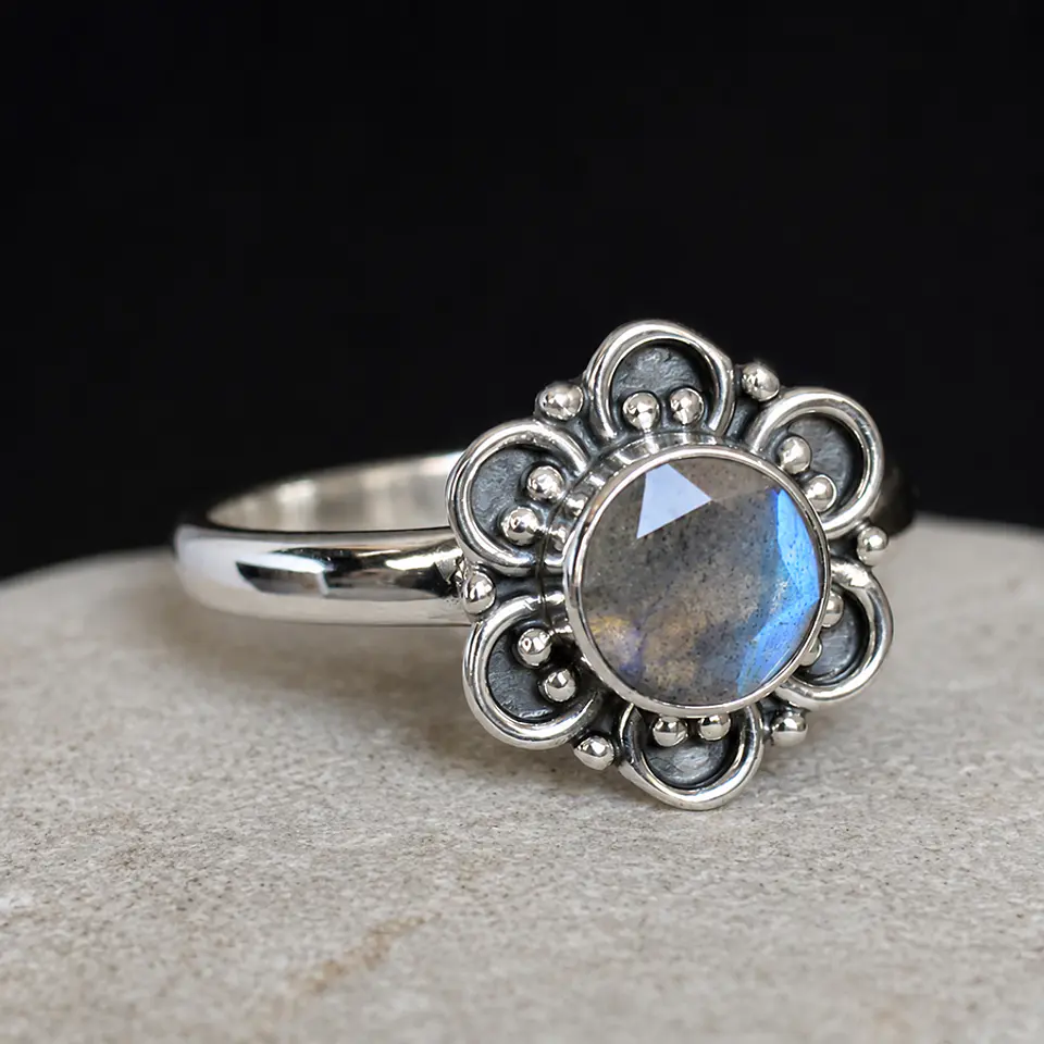 Anillo Flor Labradorita 1