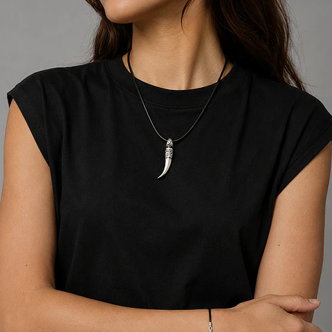 Collar Cuero Colmillo