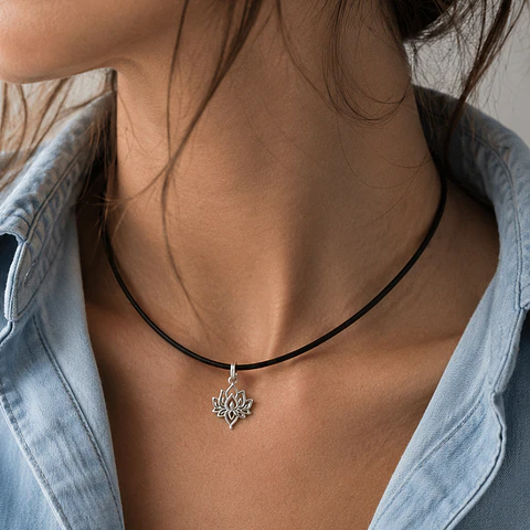 Collar Cuero Colgante Loto