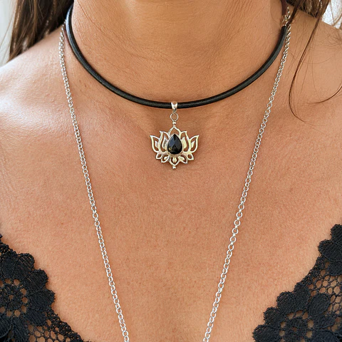Collar Cuero Lotus Ónix