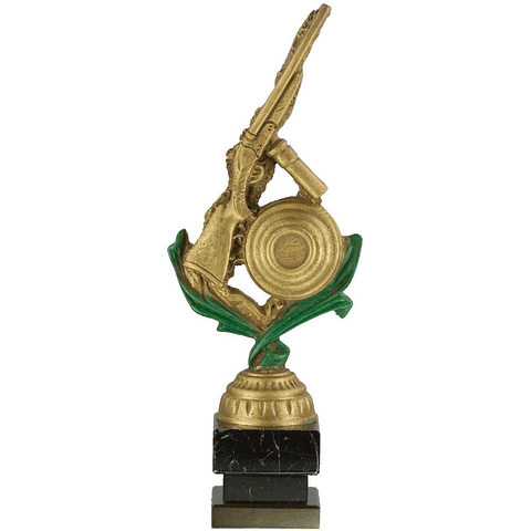 Trofeo tiro al plato con hojas verdes