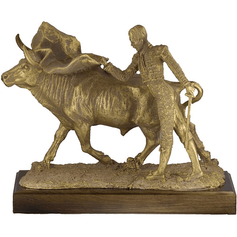 Figura de bandillero con toro