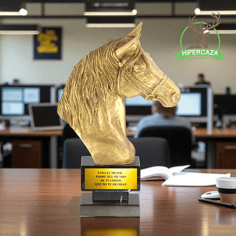 Figura ecuestre dorada 