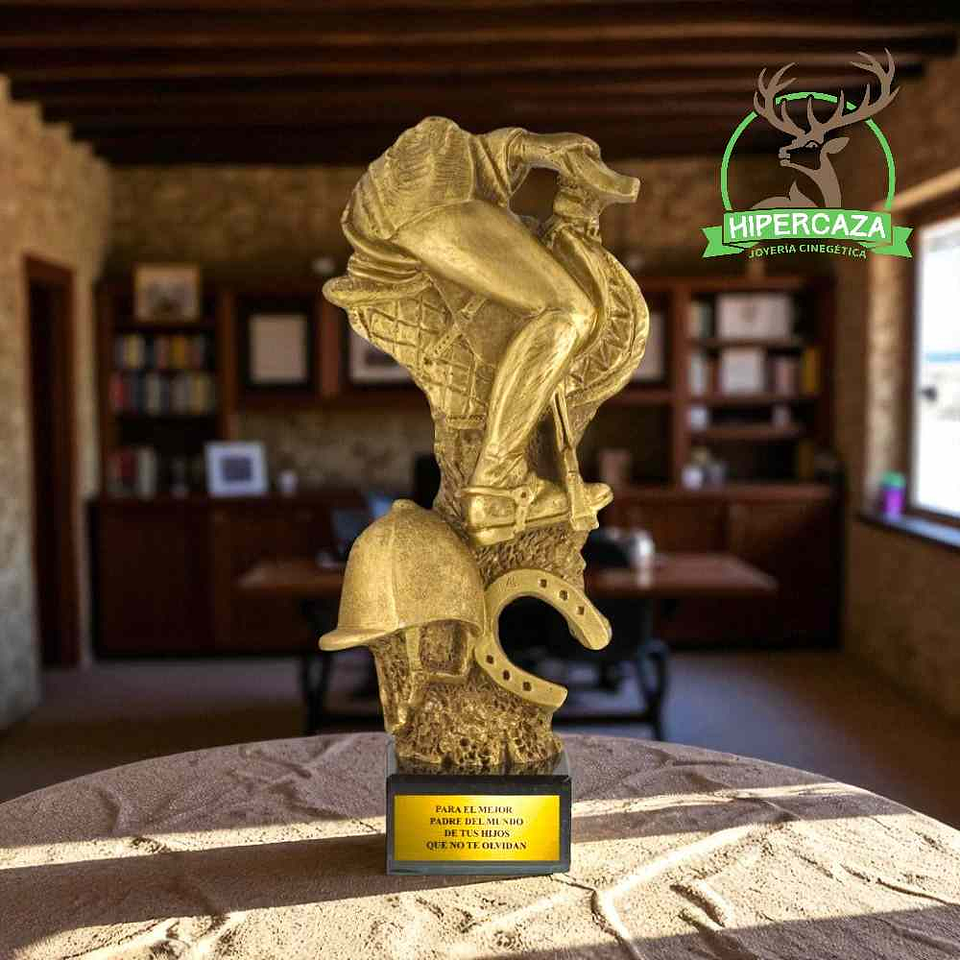 Figura silla de jinete herradura y casco 2